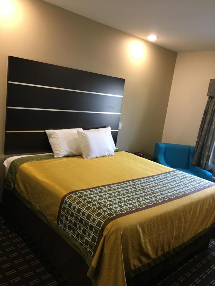 1 King Bed Accessible Non-Smoking interior
